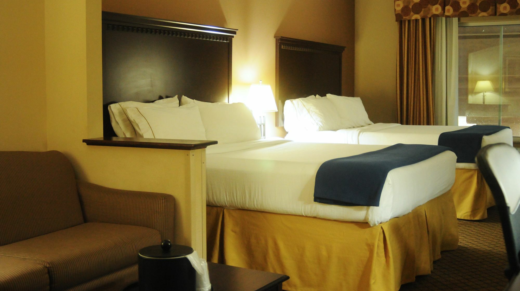 Holiday Inn Express Hotel & Suites Sedalia, An Ihg Hotel Bagian luar foto